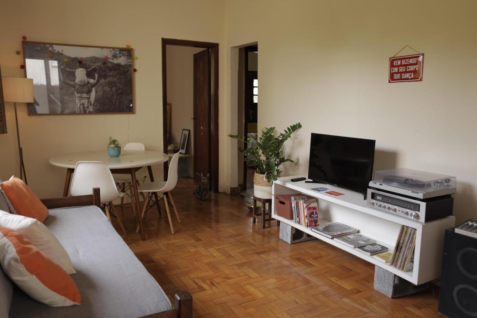 Quarto Casal Com Janela Casa Caramel Белу-Оризонти Экстерьер фото
