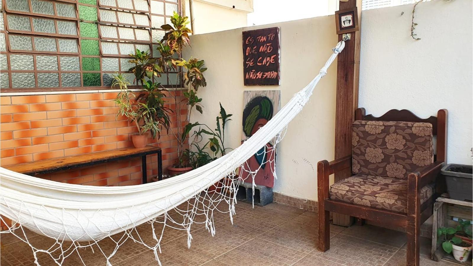 Quarto Casal Com Janela Casa Caramel Белу-Оризонти Экстерьер фото