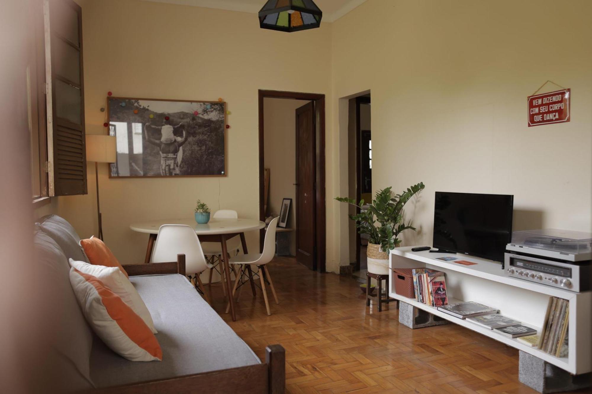 Quarto Casal Com Janela Casa Caramel Белу-Оризонти Экстерьер фото