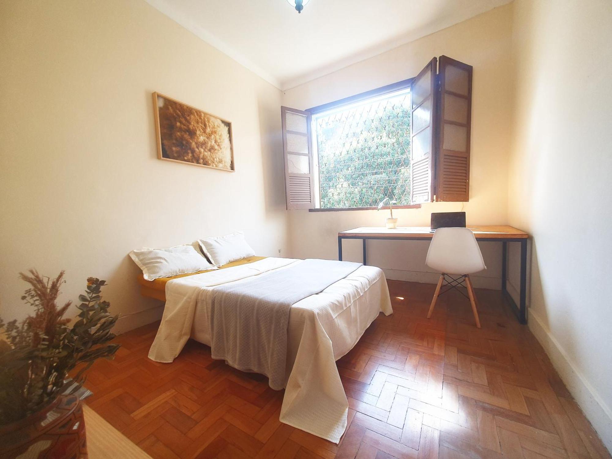 Quarto Casal Com Janela Casa Caramel Белу-Оризонти Экстерьер фото